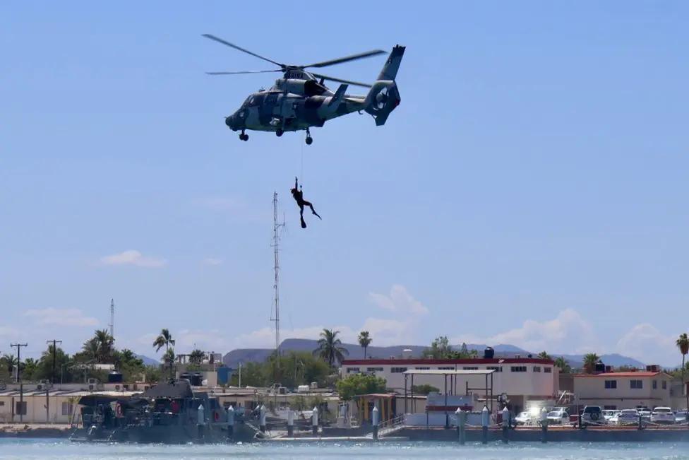 ¿Por qué un helicóptero de la Marina sobrevoló playas de La Paz? (Video)