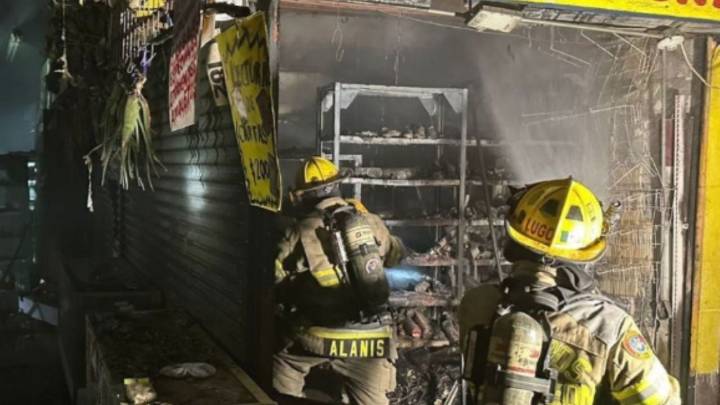 Incendio en Mercado Juárez en Monterrey deja saldo blanco