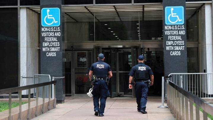 Judge extends order to improve conditions at Federal Plaza