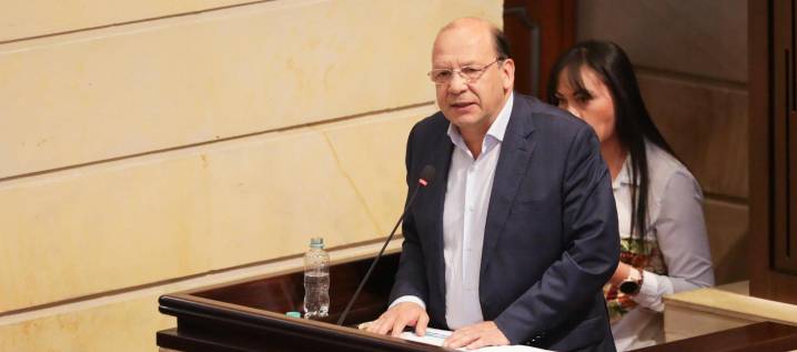 Anuncian demanda al decreto que subirá 20% la tarifa de energía para algunos sectores