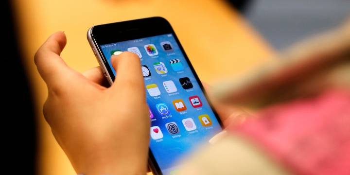 Apple, fabricante de los iPhone, enfrenta investigación en Colombia por restricciones que tienen los usuarios