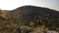 Los bomberos extinguen el incendio forestal declarado en Xàtiva (Valencia)