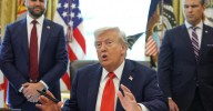 Trump quiere procesar a quien queme la bandera: "Si quemas una, vas a prisión un año"