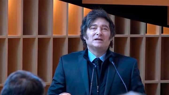 Javier Milei nuevamente evitó hablar de las denuncias y apuntó contra "los orcos del Congreso"