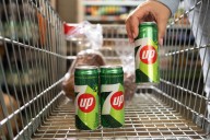 Retiran 20,000 latas de 7Up por información incorrecta sobre el azúcar