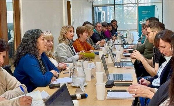 Nueva oferta de aumento salarial de la Provincia a docentes y ATE