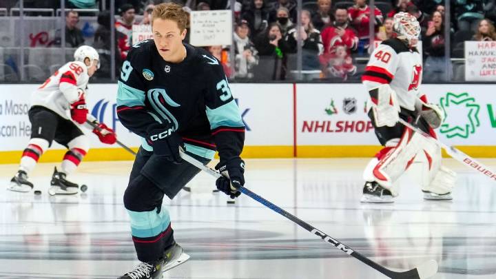 Kraken defenseman Ryker Evans agrees to 2