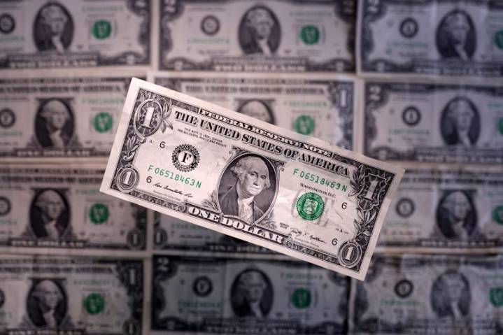 Dollar grinds higher with Fed in focus in run