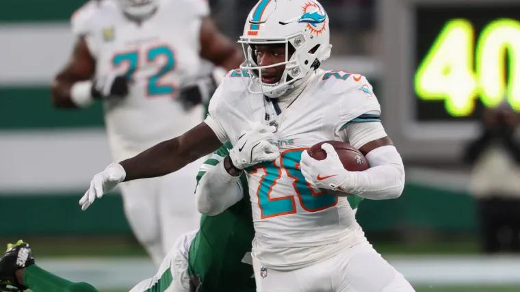 De'Von Achane calf injury: Should fantasy football players worry ahead of drafts?