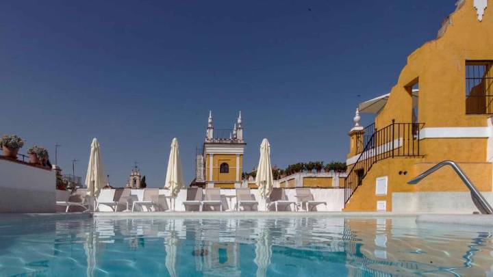 El espectacular hotel del centro de Sevilla con una exclusiva piscina en su azotea que cautivó a Stephen King