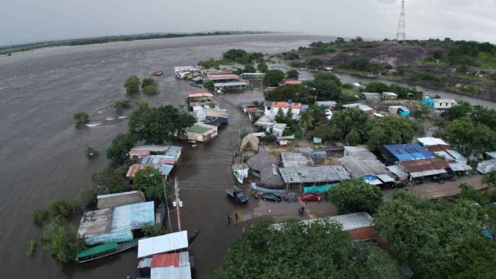 Familias de Amazonas regresan a sus casas después de la crecida del Orinoco