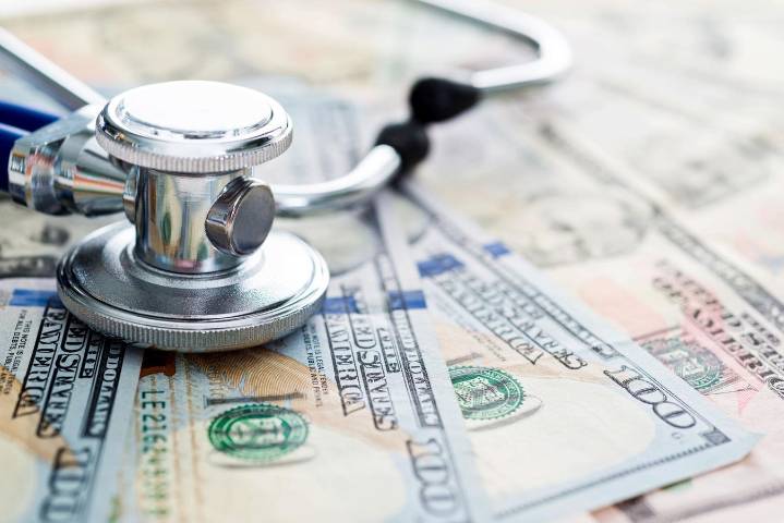 Physician Starting Pay Hits $400,000 A Year
