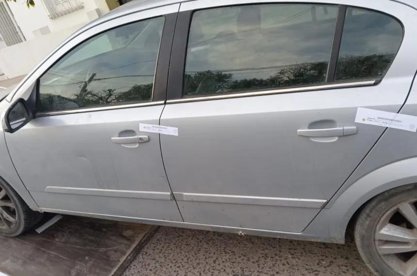 Conducía ebrio, chocó autos estacionados y terminó demorado