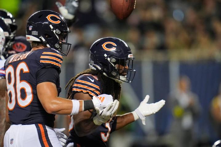 Caleb Williams looks sharp in Ben Johnson's offense as Bears rout Bills 38