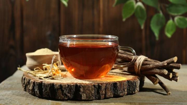 La infusión nocturna con beneficios comprobados por la ciencia: limpia el intestino y ayuda a evitar el vientre hinchado al despertar