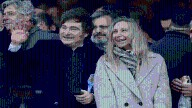 El presidente de Argentina Javier Milei en problemas: Escándalo de corrupción golpea intención de voto a días de las elecciones