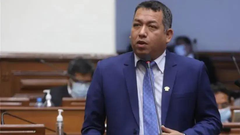 Comisión de Ética convocará a Darwin Espinoza tras revelarse que fue a un estadio en vez de acudir al Pleno