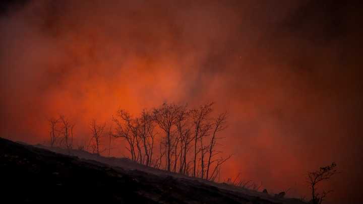 Incendios activos en España, en directo | El fuego alcanza Las Médulas mientras Galicia se quema en plena ola de calor