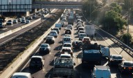 La DGT recomienda no cruzar una carretera en la que haya fuego y mantenerse informado