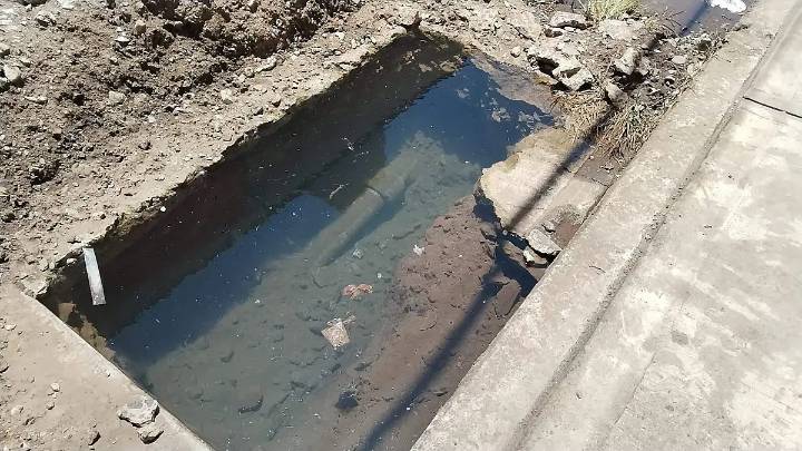 Vecinos molestos por reparación de tuberías en Nogales, “solo generan más fugas”
