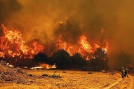 El Gobierno asume tras 60 horas que el fuego también es su tarea y presume de su contribución