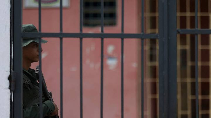 Reportan fracaso de convocatoria del régimen para "alistamiento de la Milicia Bolivariana" ante despliegue militar de Estados Unidos en el Caribe sur