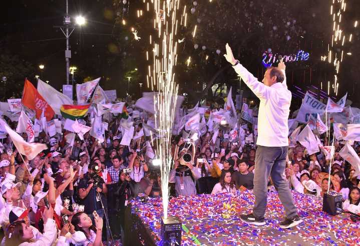 Voto oculto no aclara si habrá este domingo vuelco electoral a la derecha en las presidenciales de Bolivia