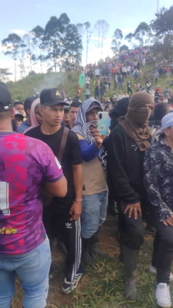 Militares retenidos en Jamundí: nueva asonada complica ofensiva contra disidencias de las Farc