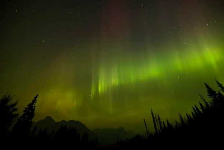 Pronóstico de auroras boreales: 10 estados de EU podrían ver el espectáculo la noche del lunes