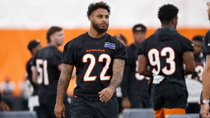 Bengals S Geno Stone week-to-week with soft tissue injury