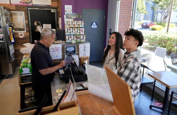 California bill would require restaurants to disclose food allergens on menus