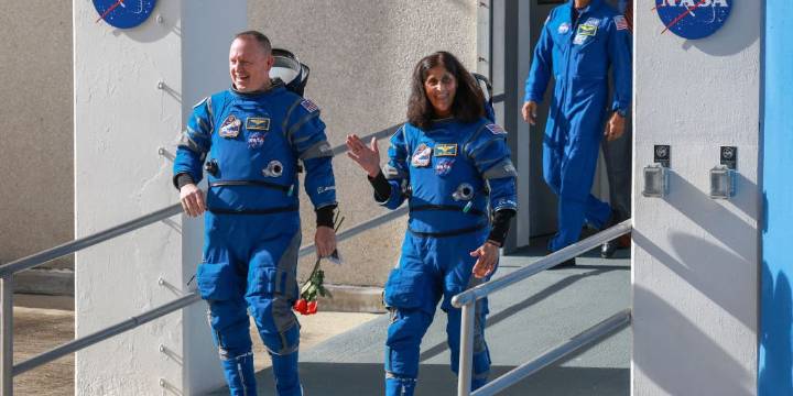 One of two NASA astronauts on troubled Boeing Starliner mission announces retirement