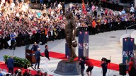 Patriots unveil statue of Tom Brady before exhibition opener