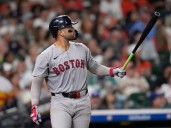 Carlos Narváez fulmina a Yankees en aplastante victoria de Boston