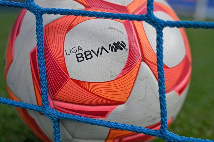 Liga Mx hace rodar el balón contra el analfabetismo