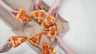 La reacción de una italiana al ver qué es una pizza 'carbonara' en un supermercado español: "¡Vikingos!"