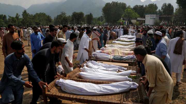 Flash flooding kills hundreds in northern Pakistan
