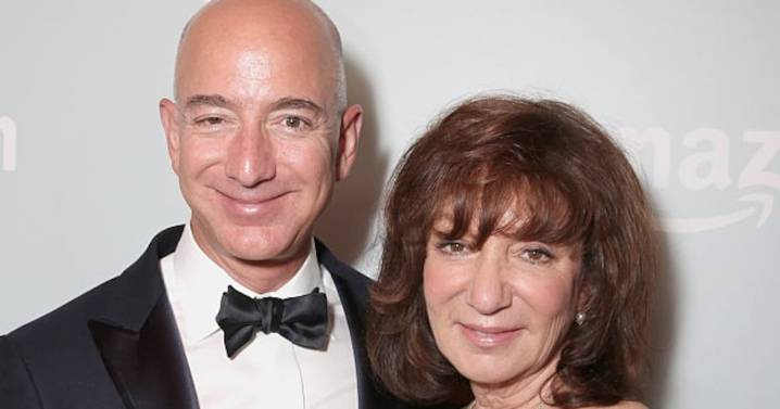 Jeff Bezos Reveals Mom’s Final Moments in Heartbreaking Tribute
