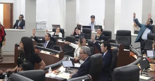 Siguen peleando Directiva del Congreso estatal