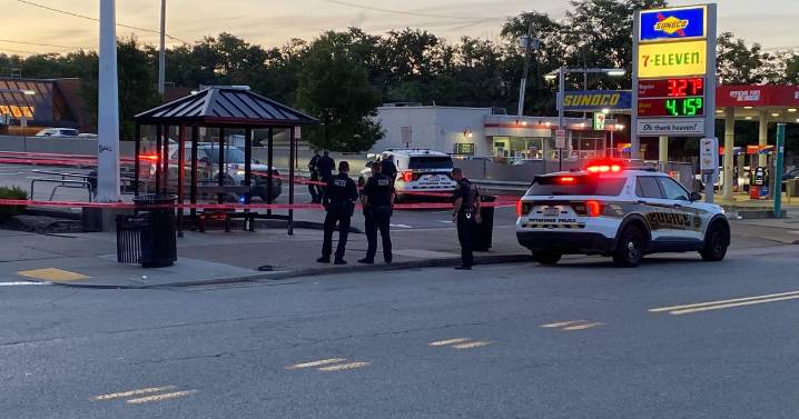 Man in critical condition, suspect in custody after early morning stabbing on North Side