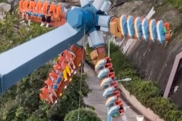 Riders Stranded for an Hour After Theme Park Ride Malfunctions in Japan