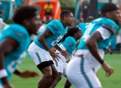 Dolphins' Darren Waller warms up ahead of preseason finale