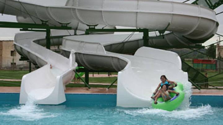Toboganes, piscina y mucha diversión: así es el único parque acuático de Aragón