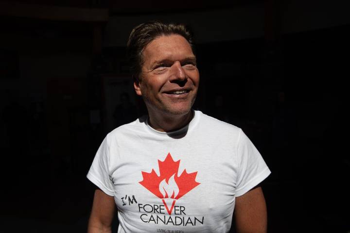 Former Alberta deputy premier launches pro-Canada petition amid calls for separation
