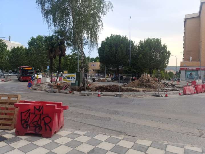 Ya se puede circular por la nueva rotonda de Hermanos Becerril en la intersección con Orégano y Sándalo