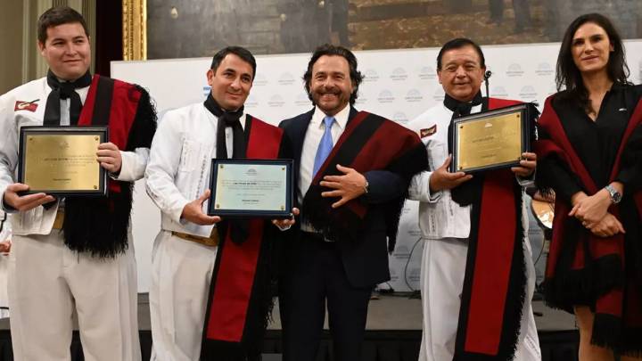 El gobernador salteño cantó | Homenajearon a las Voces de Orán en el Congreso Nacional