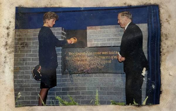 Enterrada por la Princesa Diana, la Cápsula del Tiempo trae de vuelta los años 90 demasiado pronto