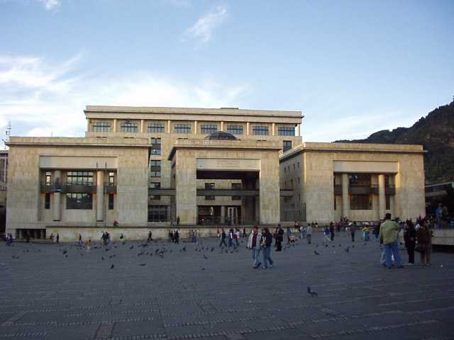 Corte Suprema de Justicia concluyó que el gobierno habría comprado votos de congresistas para aprobación de proyectos: 