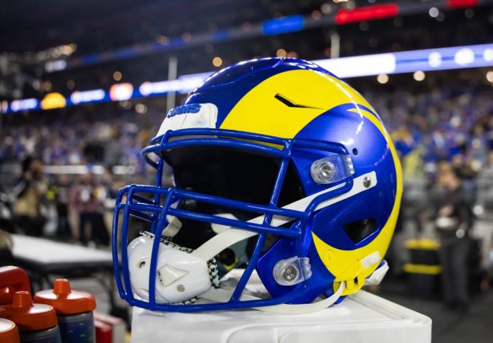 Rams Place DE Keir Thomas On IR