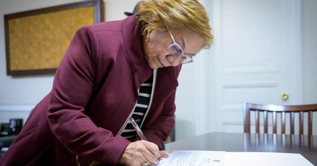 Rosa Yolanda Villavicencio es formalmente la nueva canciller, entre tensiones con EE. UU. y Perú
